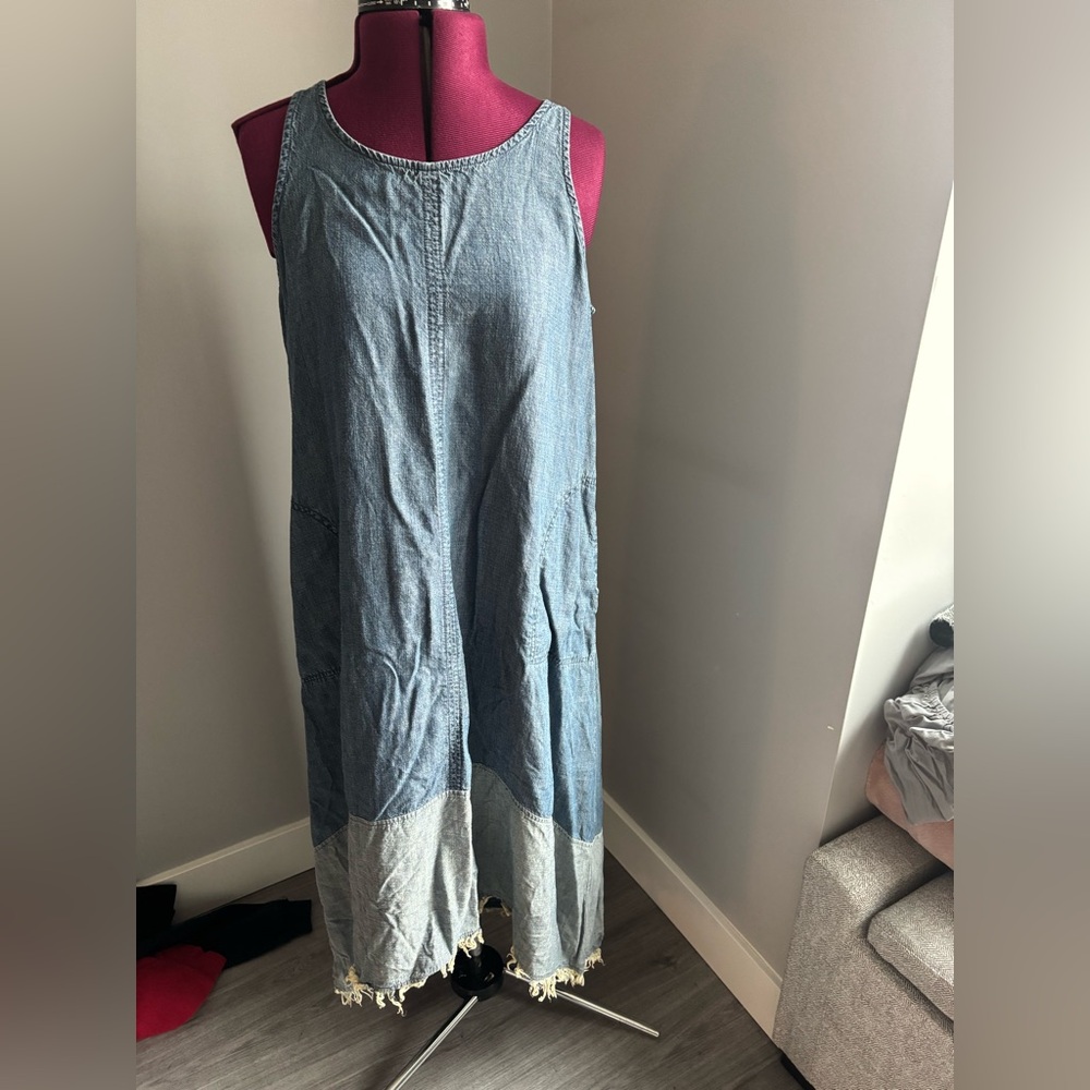 Stunning Hope and Harlow size 12 Light Wash Denim Maxi Dress. High/low hem